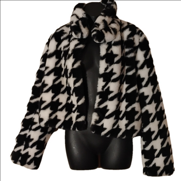 SO size medium black and white patterned jacket. Super soft . - Picture 1 of 10